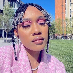 Meet your Posher, Assata